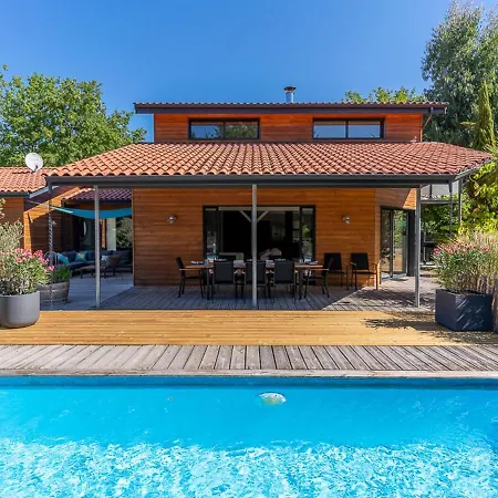 Familiale 10 Pers. A Avec Piscine Chauffee, Pres Du Et Des Pistes Cyclables - Fr-1-319-488 *