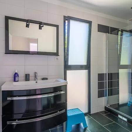 Familiale 10 Pers. A Avec Piscine Chauffee, Pres Du Et Des Pistes Cyclables - Fr-1-319-488 וילה ביסקארוס